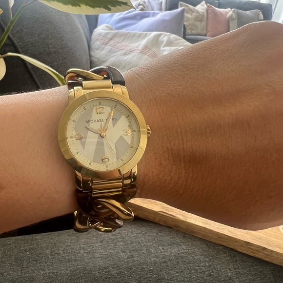 Michael Kors Runway Twist Gold Tone+Acrylic Tortoise Chain Watch - Picture 4 of 4